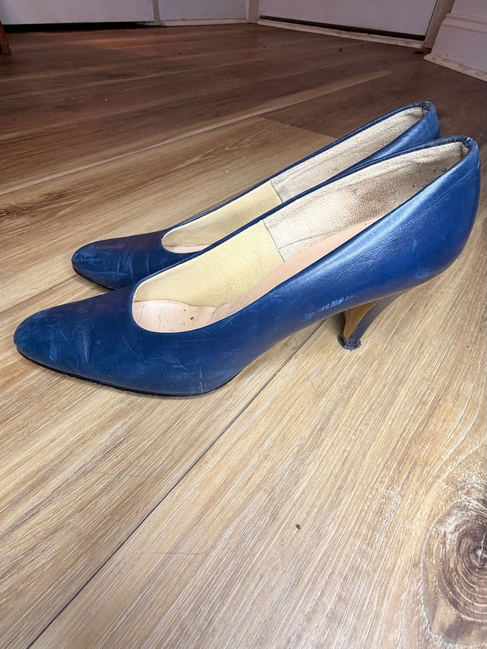 Vintage 1960s DeLiso Cobalt Blue Leather Pumps Pointed Toe Mid Century Heels